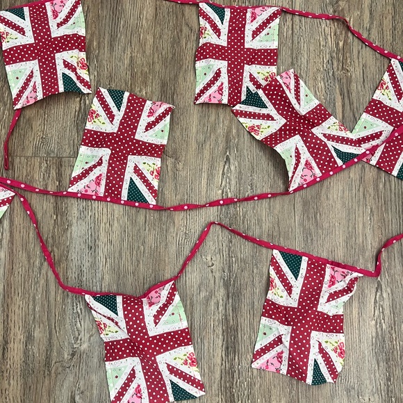 Union Jack Rectangular Garland - Picture 2 of 6